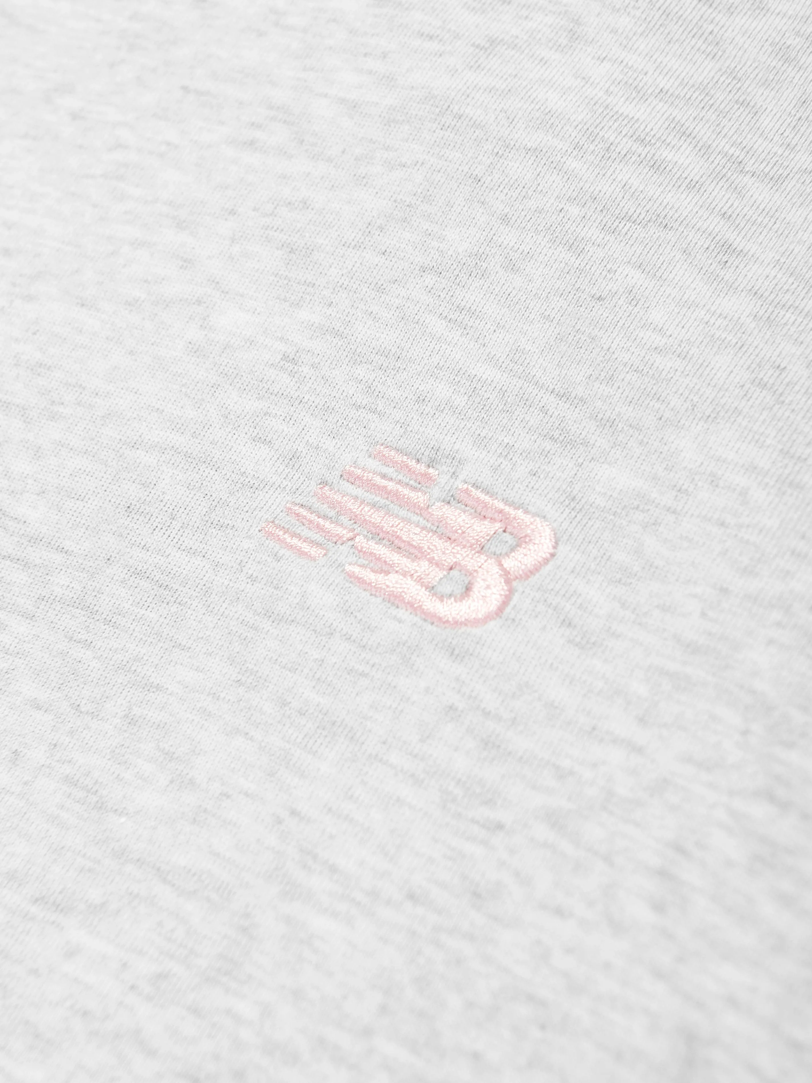 New Balance Girls Small Logo Jersey T-Shirt in Grey